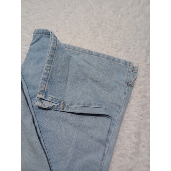 Lucky Brand by Gene Montesano Women's 10/30 Crop Blue Light Denim Jeans - Picture 14 of 15